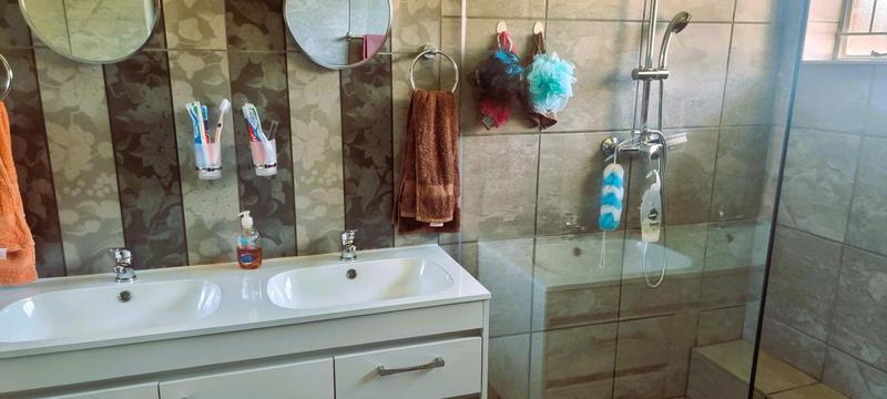4 Bedroom Property for Sale in Wierda Park Gauteng