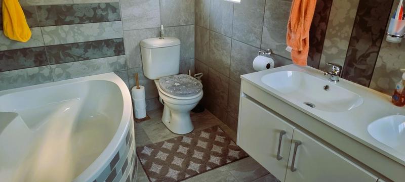 4 Bedroom Property for Sale in Wierda Park Gauteng