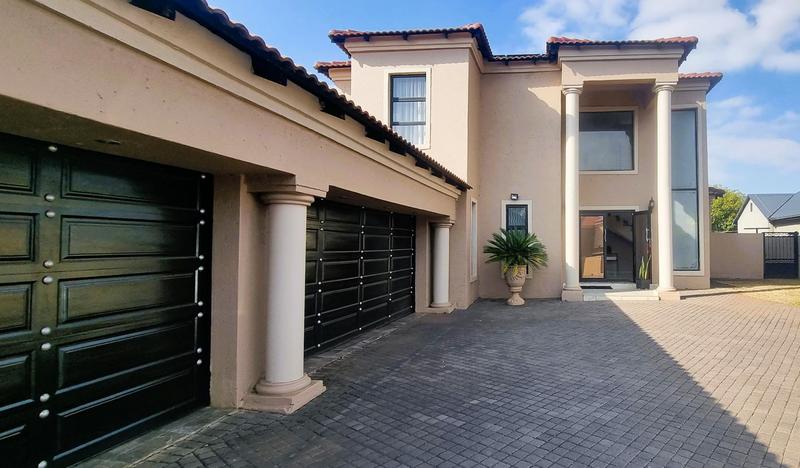 5 Bedroom Property for Sale in Wierda Crest Estate Gauteng