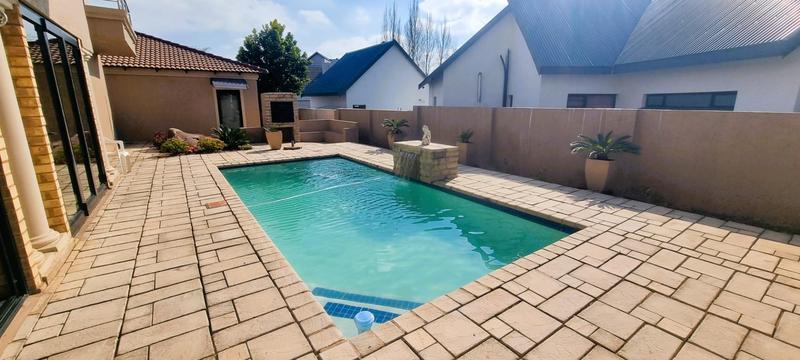 5 Bedroom Property for Sale in Wierda Crest Estate Gauteng