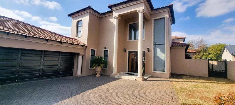 5 Bedroom Property for Sale in Wierda Crest Estate Gauteng