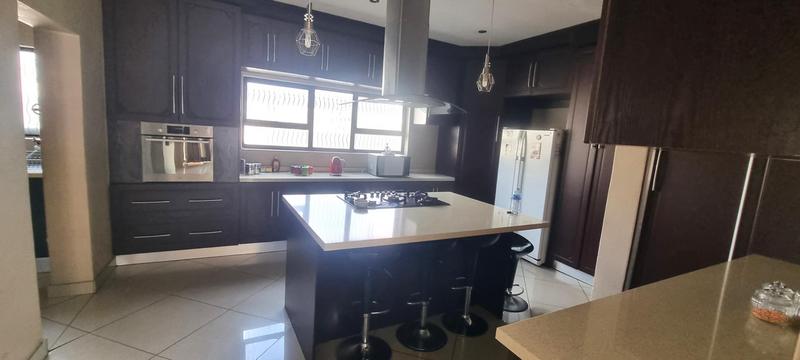 5 Bedroom Property for Sale in Wierda Crest Estate Gauteng
