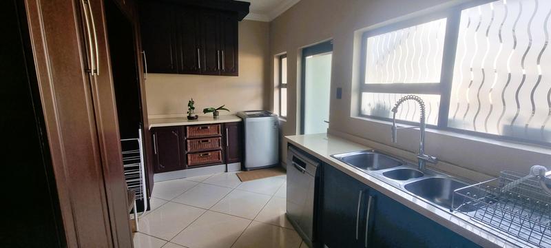 5 Bedroom Property for Sale in Wierda Crest Estate Gauteng