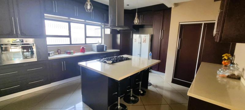 5 Bedroom Property for Sale in Wierda Crest Estate Gauteng