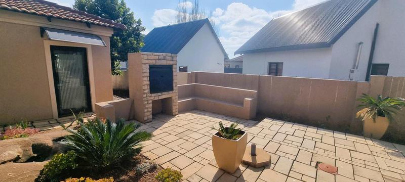 5 Bedroom Property for Sale in Wierda Crest Estate Gauteng