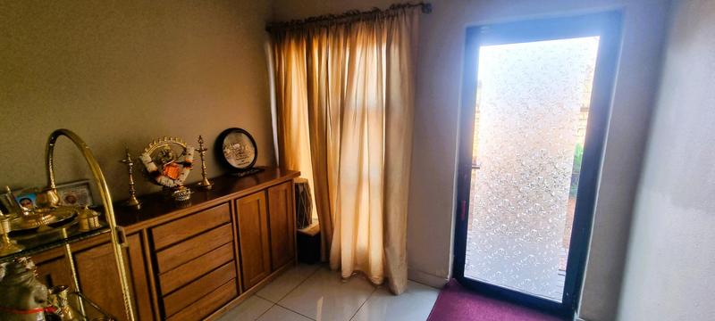 5 Bedroom Property for Sale in Wierda Crest Estate Gauteng