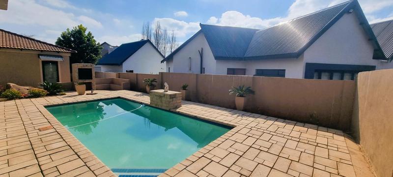 5 Bedroom Property for Sale in Wierda Crest Estate Gauteng