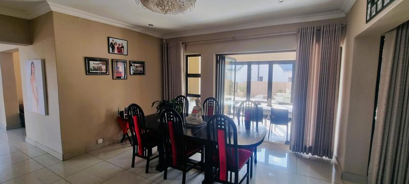 5 Bedroom Property for Sale in Wierda Crest Estate Gauteng