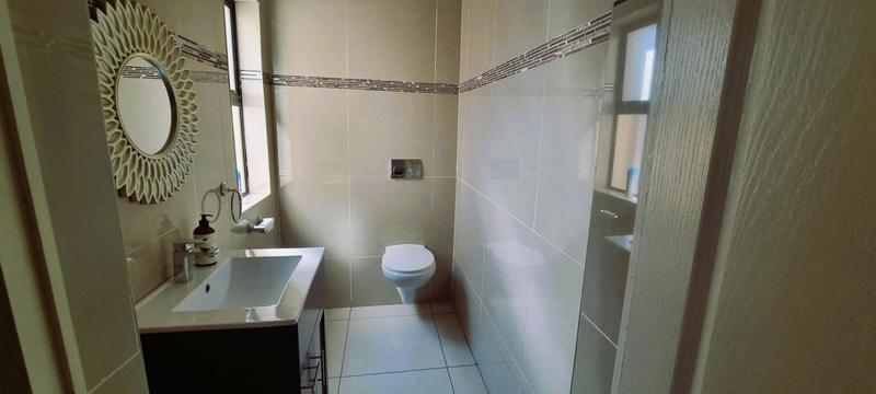 5 Bedroom Property for Sale in Wierda Crest Estate Gauteng