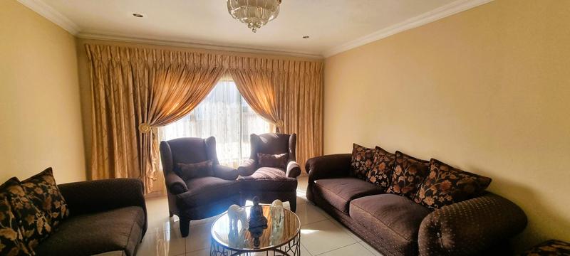 5 Bedroom Property for Sale in Wierda Crest Estate Gauteng