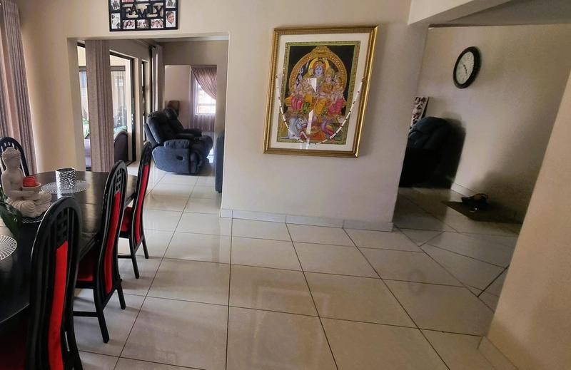 5 Bedroom Property for Sale in Wierda Crest Estate Gauteng