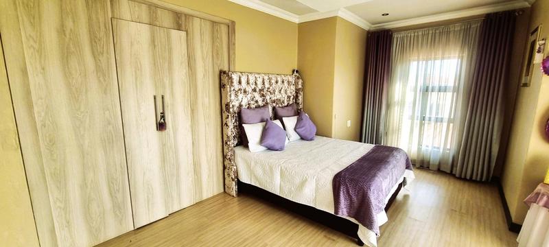 5 Bedroom Property for Sale in Wierda Crest Estate Gauteng