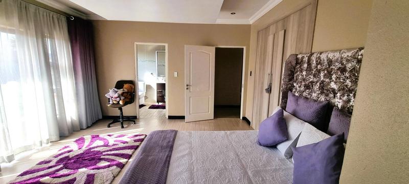 5 Bedroom Property for Sale in Wierda Crest Estate Gauteng