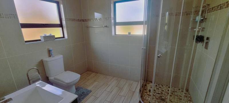 5 Bedroom Property for Sale in Wierda Crest Estate Gauteng
