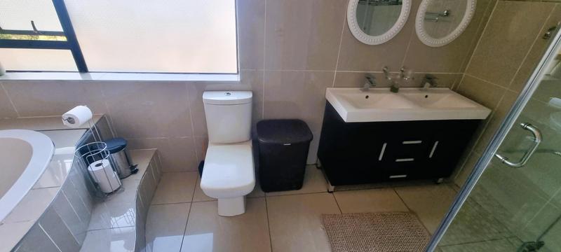 5 Bedroom Property for Sale in Wierda Crest Estate Gauteng