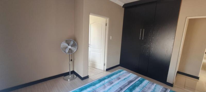 5 Bedroom Property for Sale in Wierda Crest Estate Gauteng