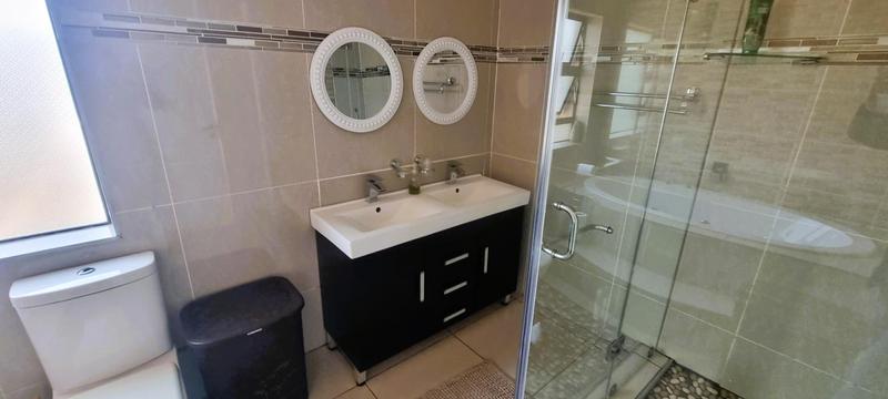 5 Bedroom Property for Sale in Wierda Crest Estate Gauteng