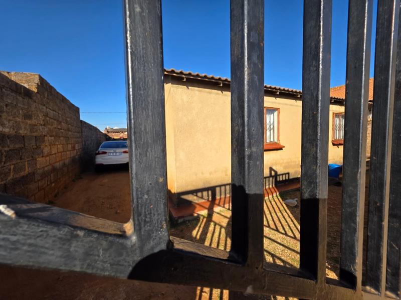 2 Bedroom Property for Sale in Kagiso Gauteng