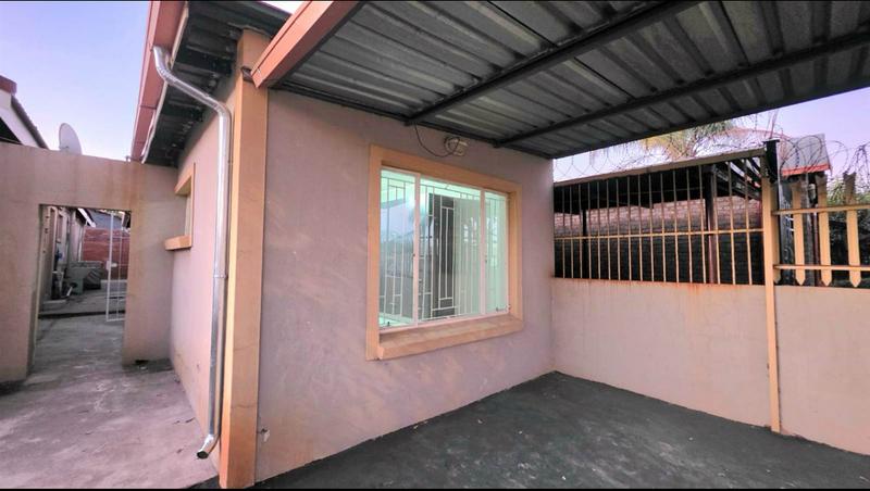 To Let 2 Bedroom Property for Rent in Laudium Gauteng