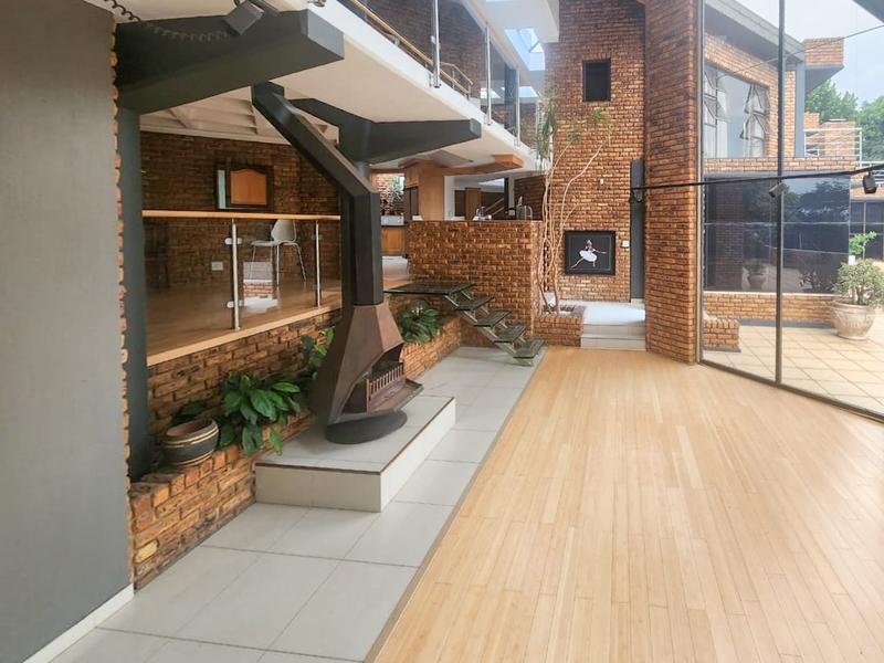 5 Bedroom Property for Sale in Waterkloof Park Gauteng