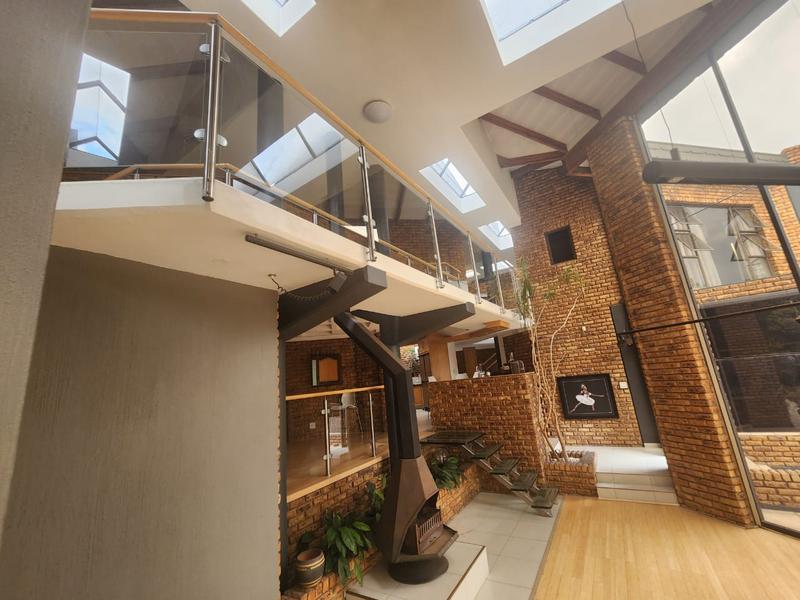 5 Bedroom Property for Sale in Waterkloof Park Gauteng