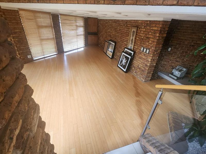 5 Bedroom Property for Sale in Waterkloof Park Gauteng