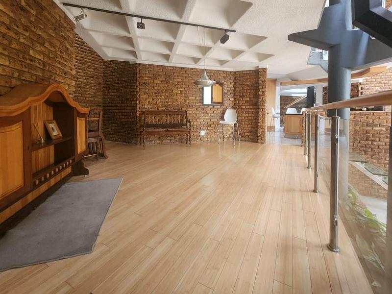 5 Bedroom Property for Sale in Waterkloof Park Gauteng