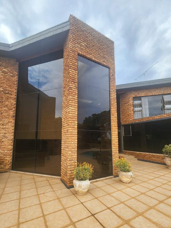 5 Bedroom Property for Sale in Waterkloof Park Gauteng