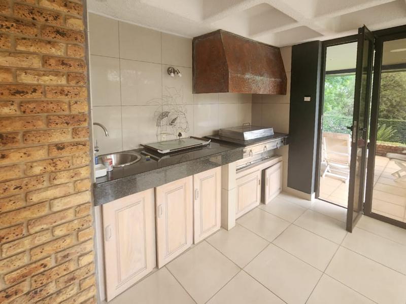 5 Bedroom Property for Sale in Waterkloof Park Gauteng