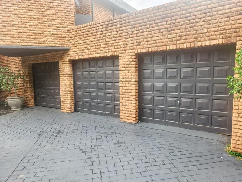 5 Bedroom Property for Sale in Waterkloof Park Gauteng