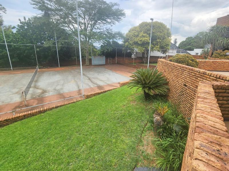 5 Bedroom Property for Sale in Waterkloof Park Gauteng