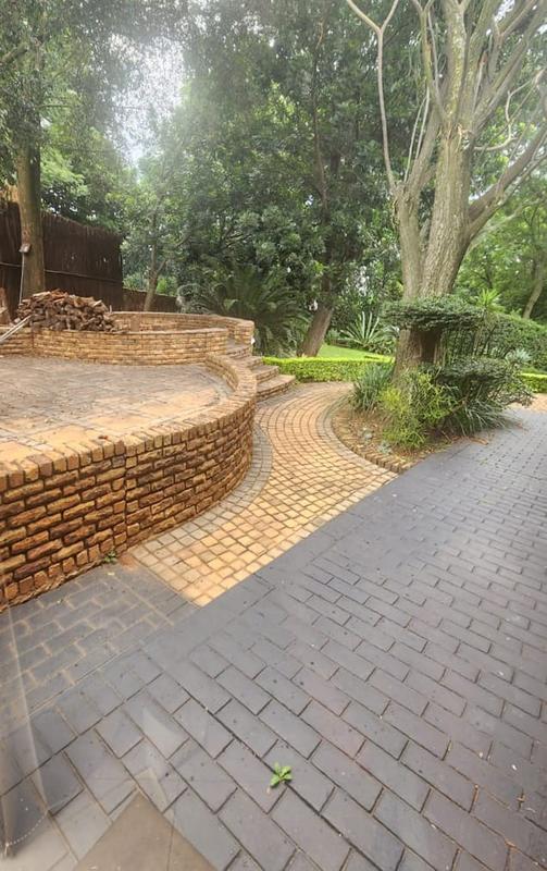 5 Bedroom Property for Sale in Waterkloof Park Gauteng