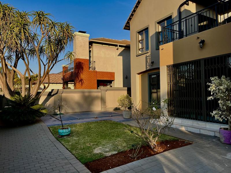 To Let 5 Bedroom Property for Rent in Montana Tuine Gauteng