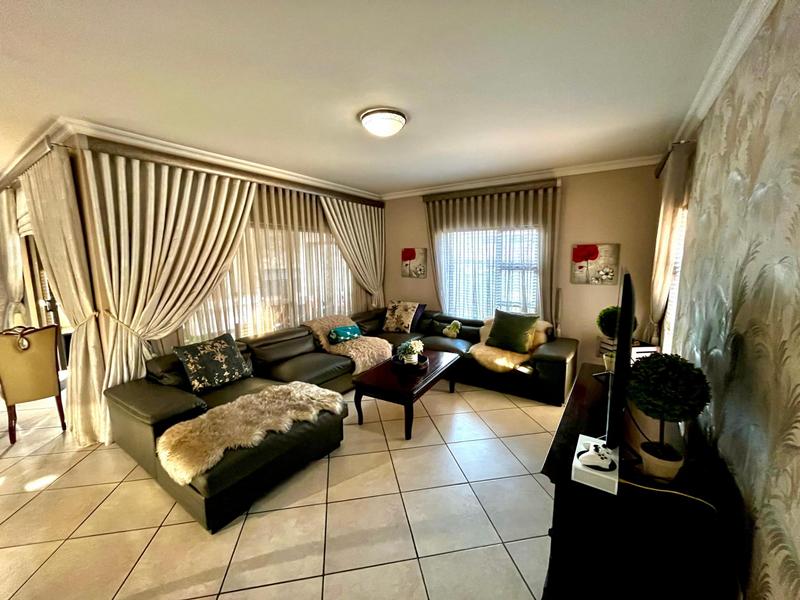 To Let 5 Bedroom Property for Rent in Montana Tuine Gauteng