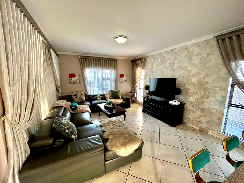 To Let 5 Bedroom Property for Rent in Montana Tuine Gauteng