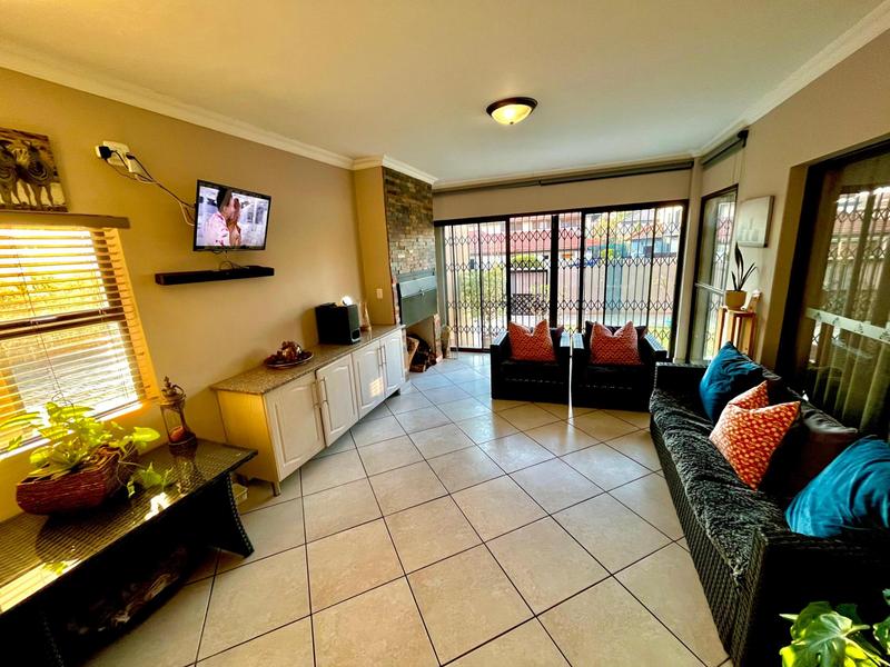 To Let 5 Bedroom Property for Rent in Montana Tuine Gauteng