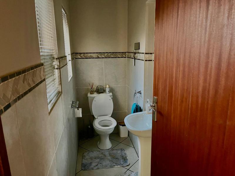 To Let 5 Bedroom Property for Rent in Montana Tuine Gauteng
