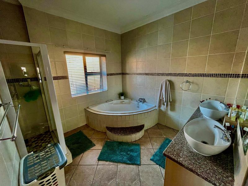 To Let 5 Bedroom Property for Rent in Montana Tuine Gauteng