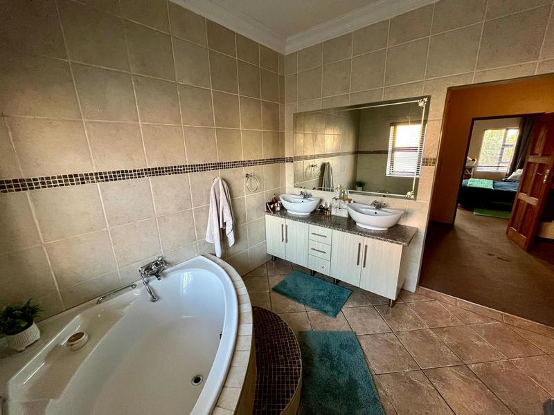 To Let 5 Bedroom Property for Rent in Montana Tuine Gauteng