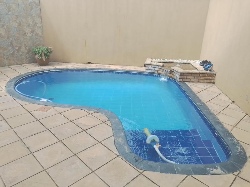 6 Bedroom Property for Sale in Edleen Gauteng