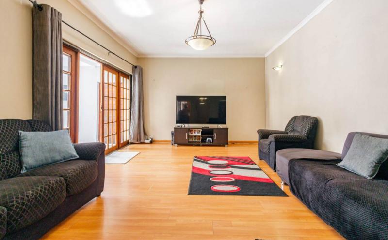 6 Bedroom Property for Sale in Edleen Gauteng