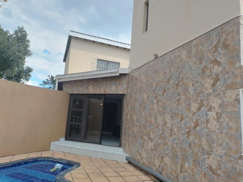 6 Bedroom Property for Sale in Edleen Gauteng