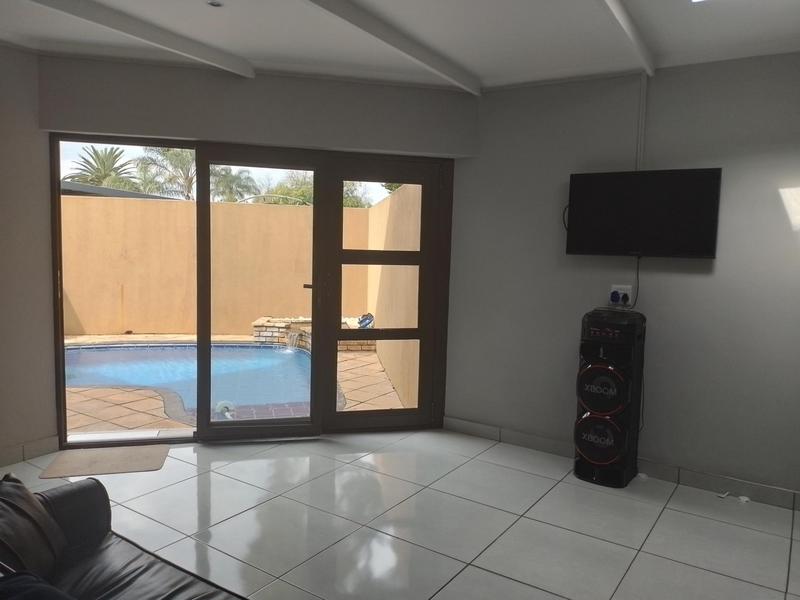 6 Bedroom Property for Sale in Edleen Gauteng