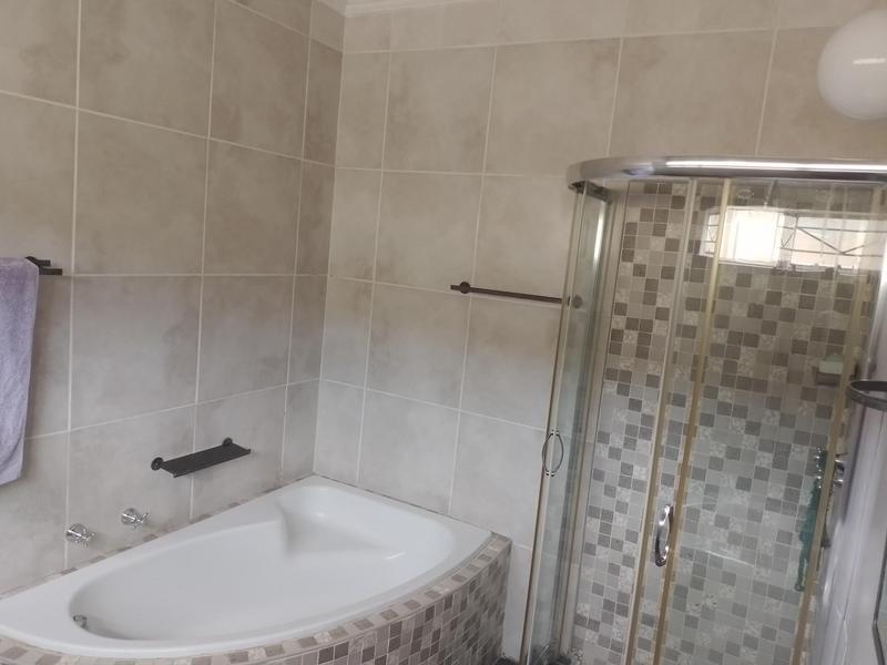 6 Bedroom Property for Sale in Edleen Gauteng