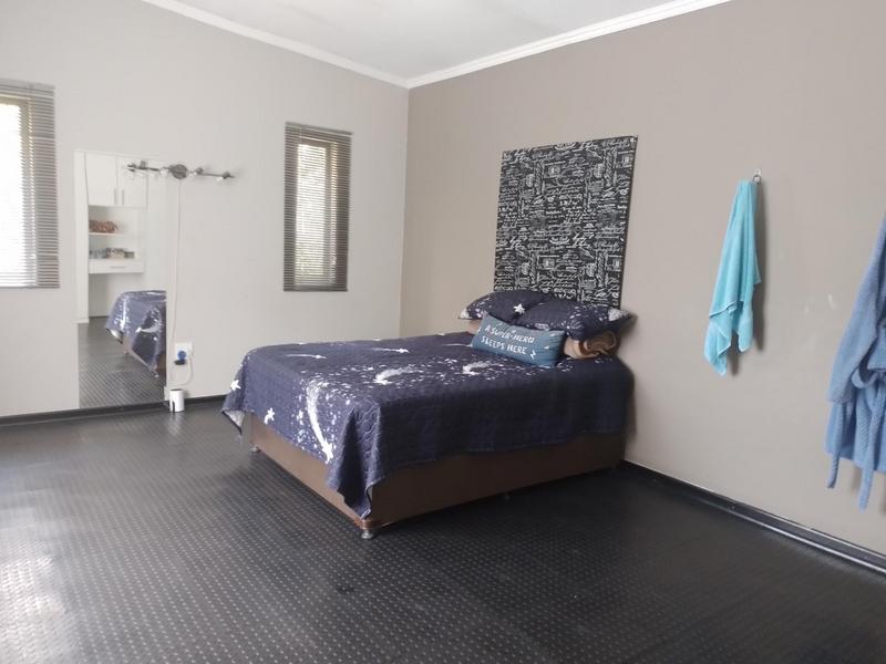 6 Bedroom Property for Sale in Edleen Gauteng