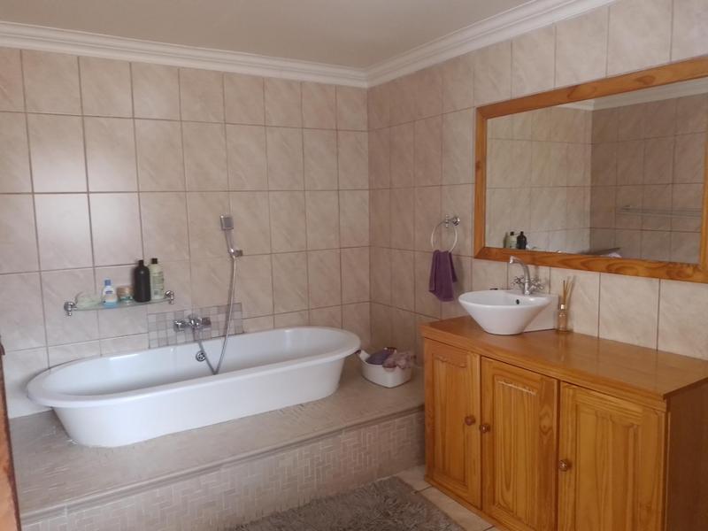 6 Bedroom Property for Sale in Edleen Gauteng