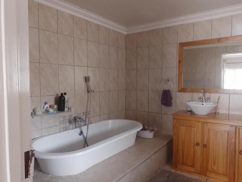 6 Bedroom Property for Sale in Edleen Gauteng