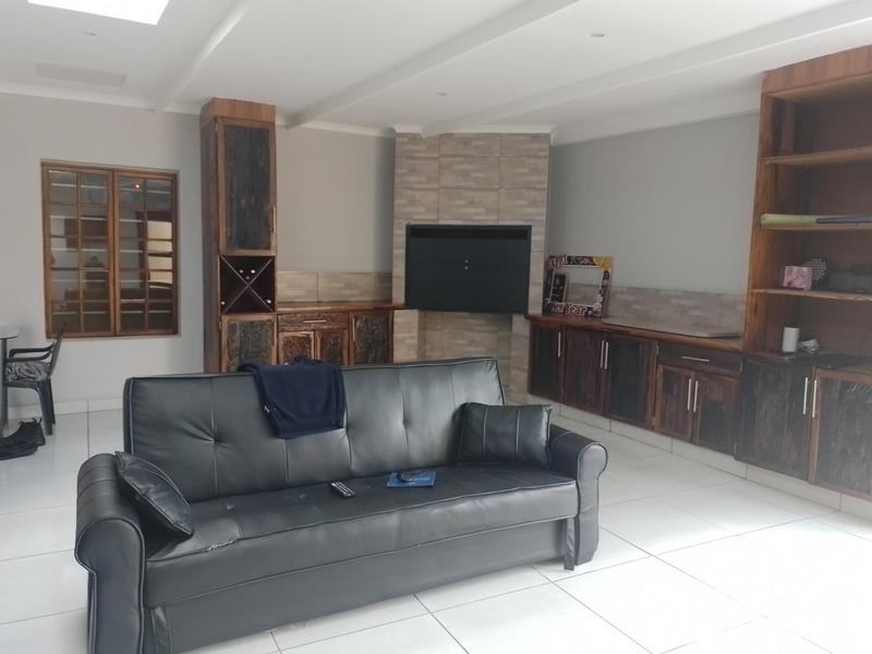 6 Bedroom Property for Sale in Edleen Gauteng