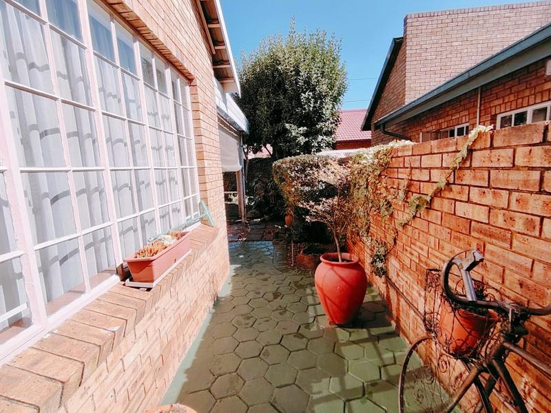 3 Bedroom Property for Sale in Wierdaglen Estate Gauteng