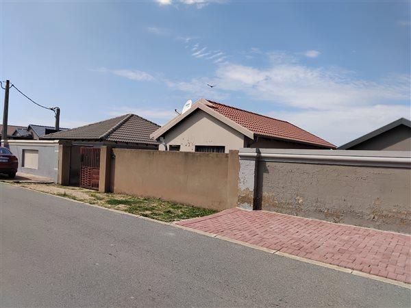 2 Bedroom Property for Sale in Fleurhof Gauteng